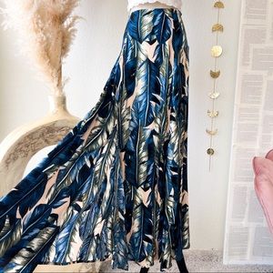 AAKAA Leaf Print High Waisted Maxi Skirt